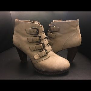 Womens Size 8M Sofft Suede Ankle Booties